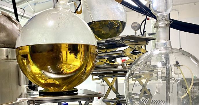 CBD_oil_making_laboratory